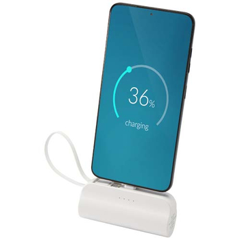Alnair powerbank o pojemności 5000 mAh i mocy 10 W, wykonany z tworzyw sztucznych pochodzących z recyklingu, z wbudowaną podstawką i kablem 2 w 1