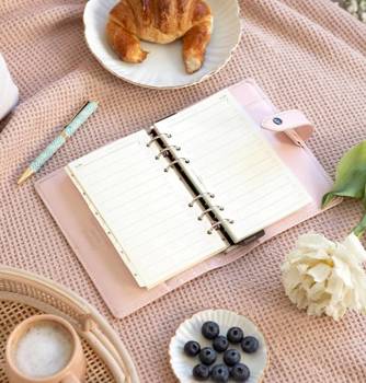 Organizer fILOFAX MALDEN Personal, skóra naturalna w kolorze jasnoróżowym