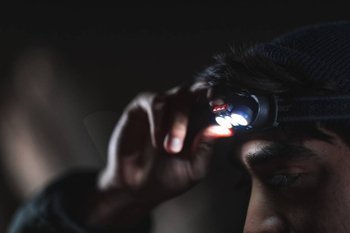 NEBO Latarka-czołówka Einstein™ 750 lumenów