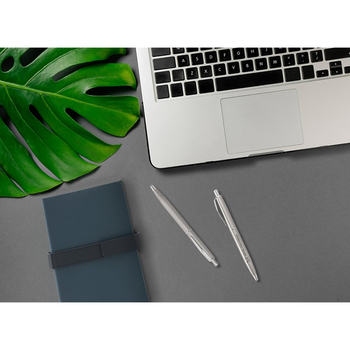 DOOLI. Długopis ze stali nierdzewnej (53% z recyklingu) z błyszczącym korpusem