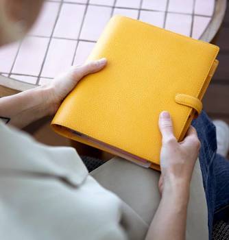Organizer fILOFAX Finsbury A5, skóra naturalna w kolorze musztardowym