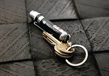 TU211 True Utility Latarka z laserem LaserLite, 2w1